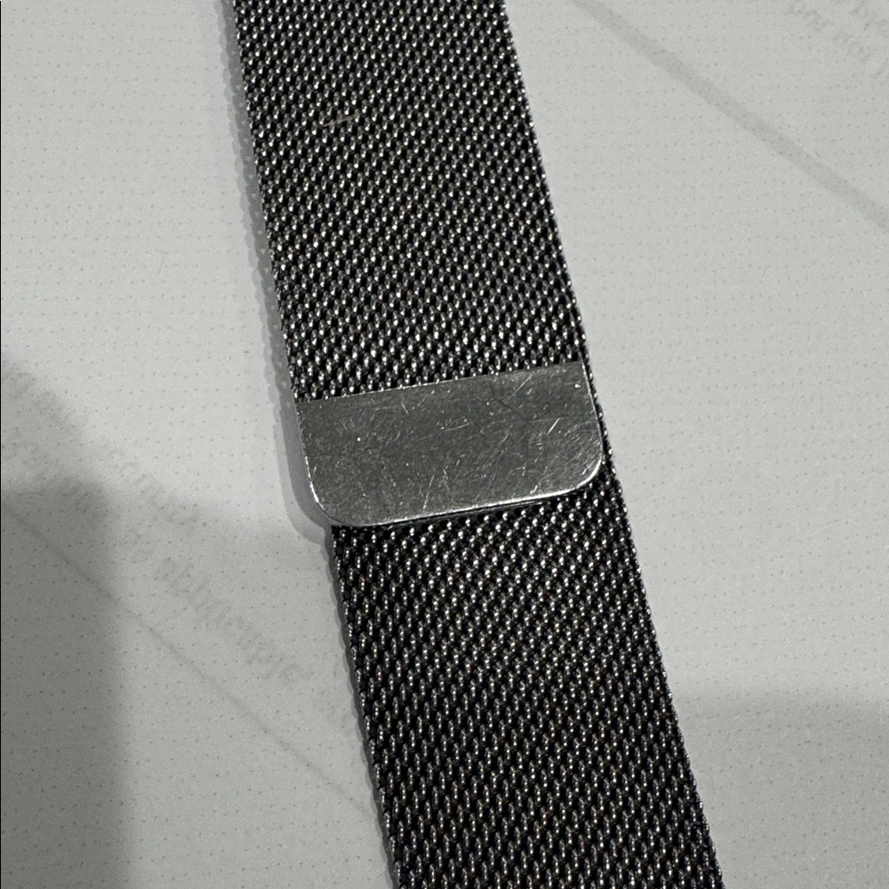 Original elegant APPLE Silver Mesh Watch Band 42mm magnetic closure - Picture 2 of 4